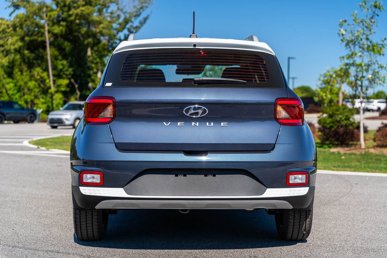 Used 2025 Hyundai Venue Limited FWD image 7