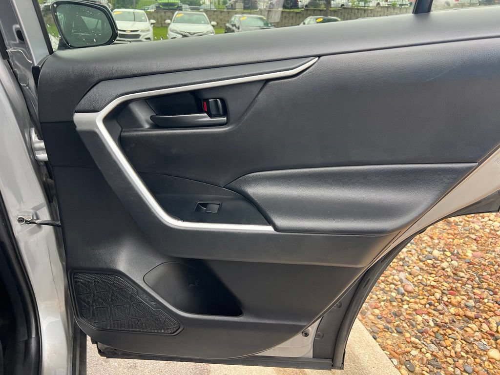 Used 2020 Toyota RAV4 LE FWD image 22