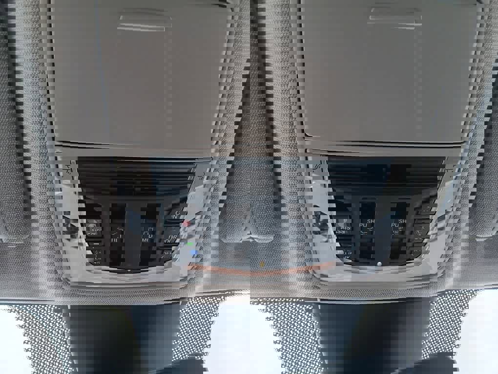 Used 2023 Acura MDX SH-AWD image 32