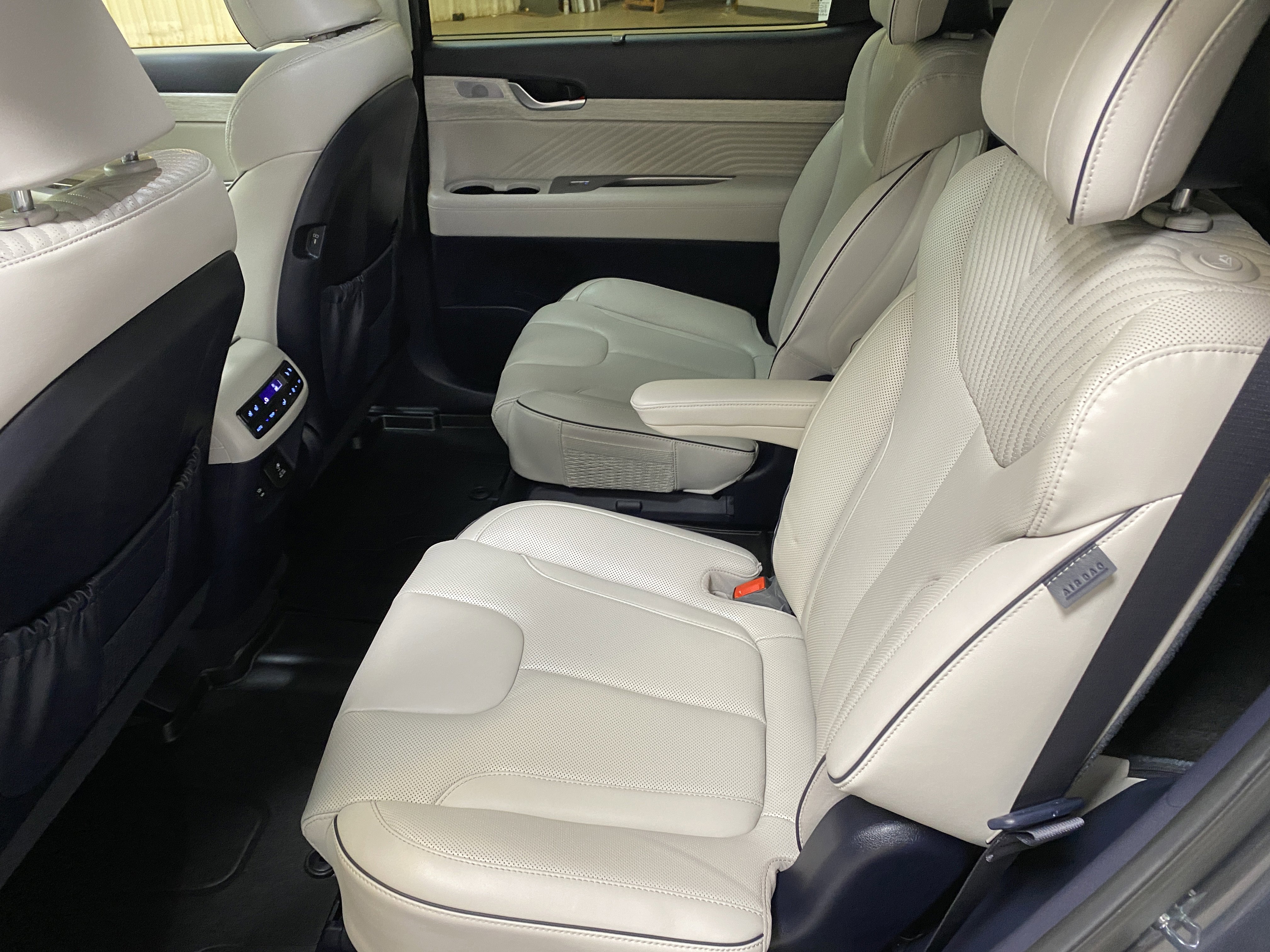 Used 2025 Hyundai Palisade Calligraphy image 24