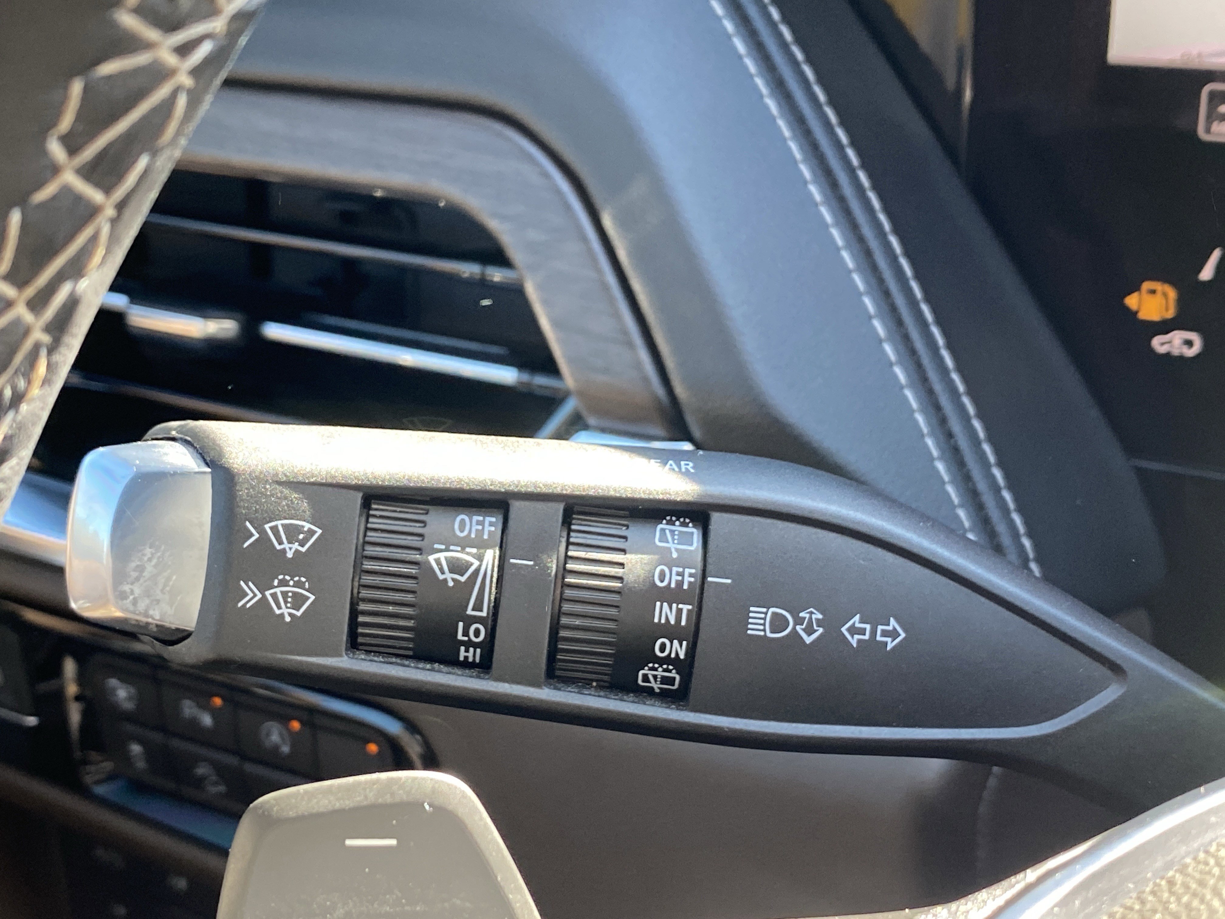 Used 2025 GMC Yukon Denali Ultimate image 30