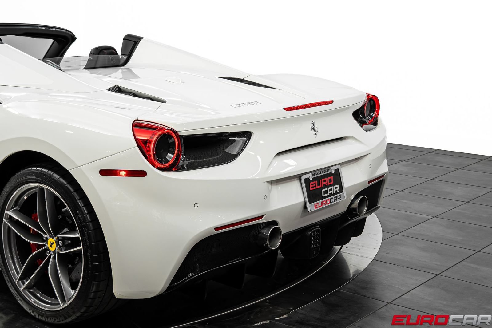 Used 2019 Ferrari 488 Spider RWD image 21
