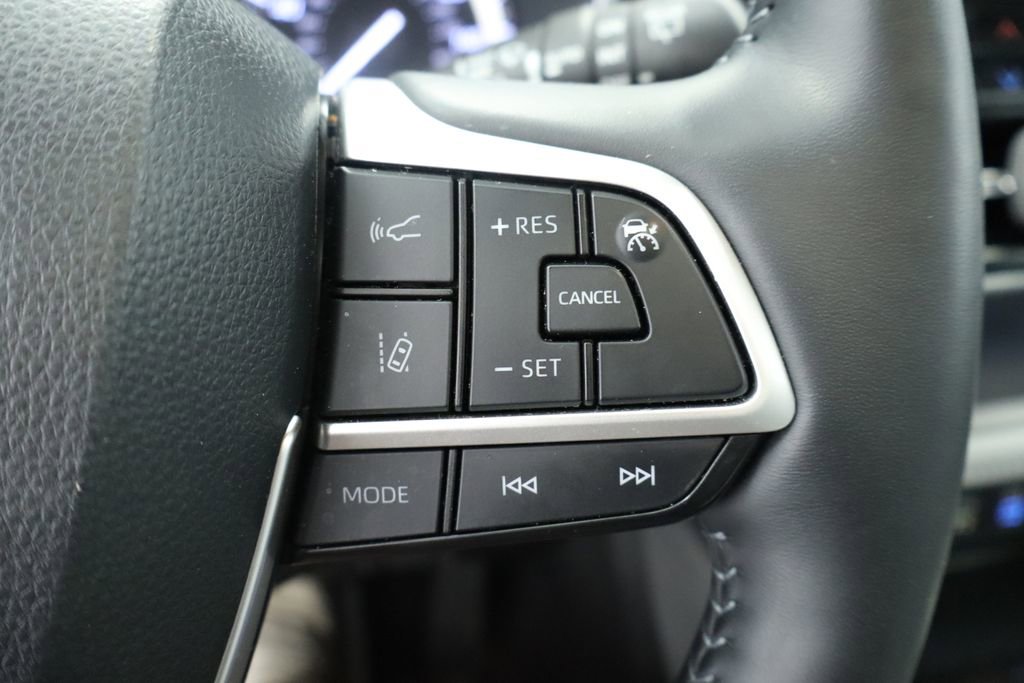 Used 2022 Toyota Highlander Platinum AWD/4WD image 37
