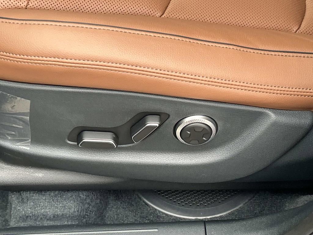 New 2026 Genesis GV70 2.5T Advanced image 16