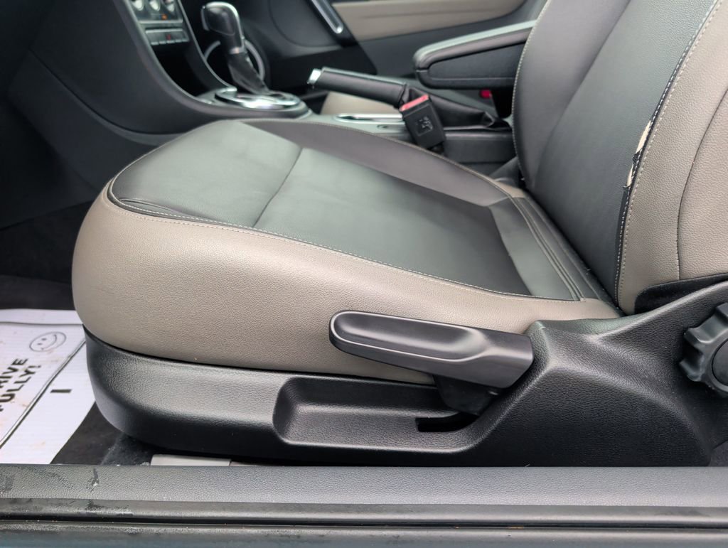 Used 2013 Volkswagen Beetle TDI image 9