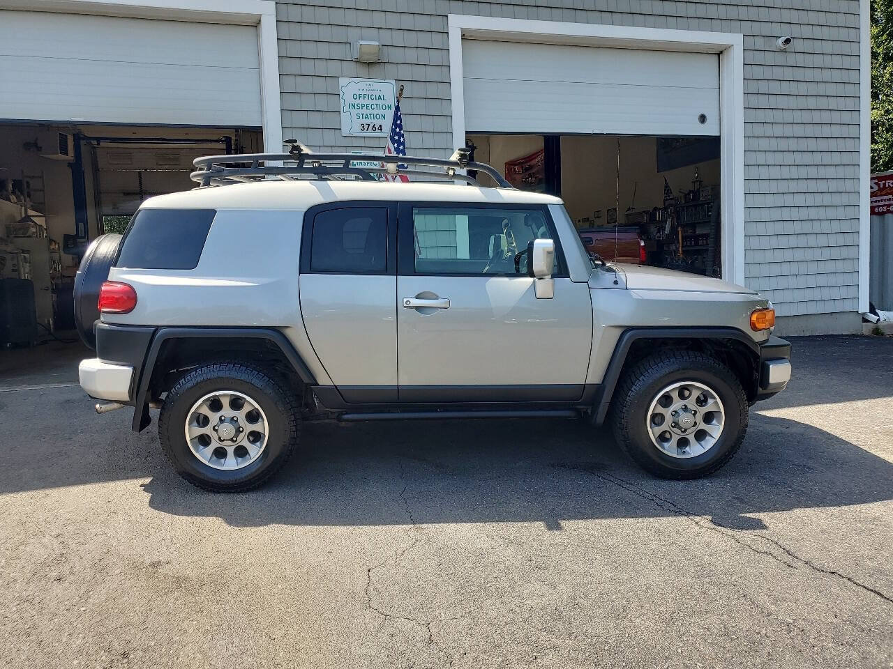 Used 2011 Toyota FJ Cruiser 4WD w/ Convenience Pkg image 8