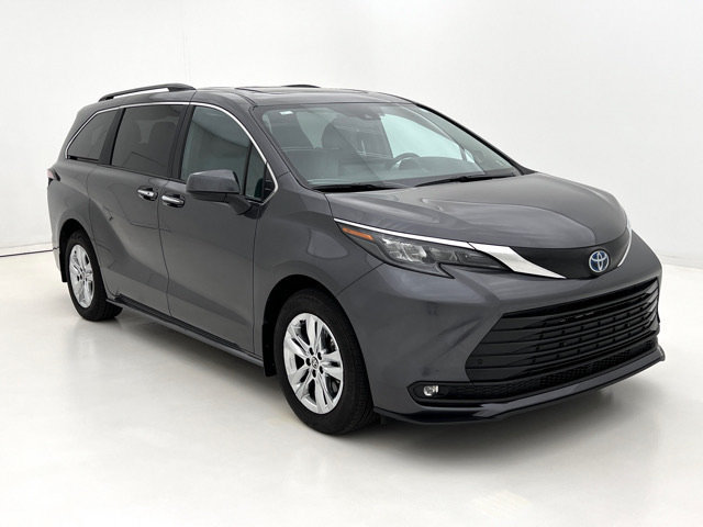 Used 2025 Toyota Sienna XLE w/ XLE Plus Package AWD/4WD image 2