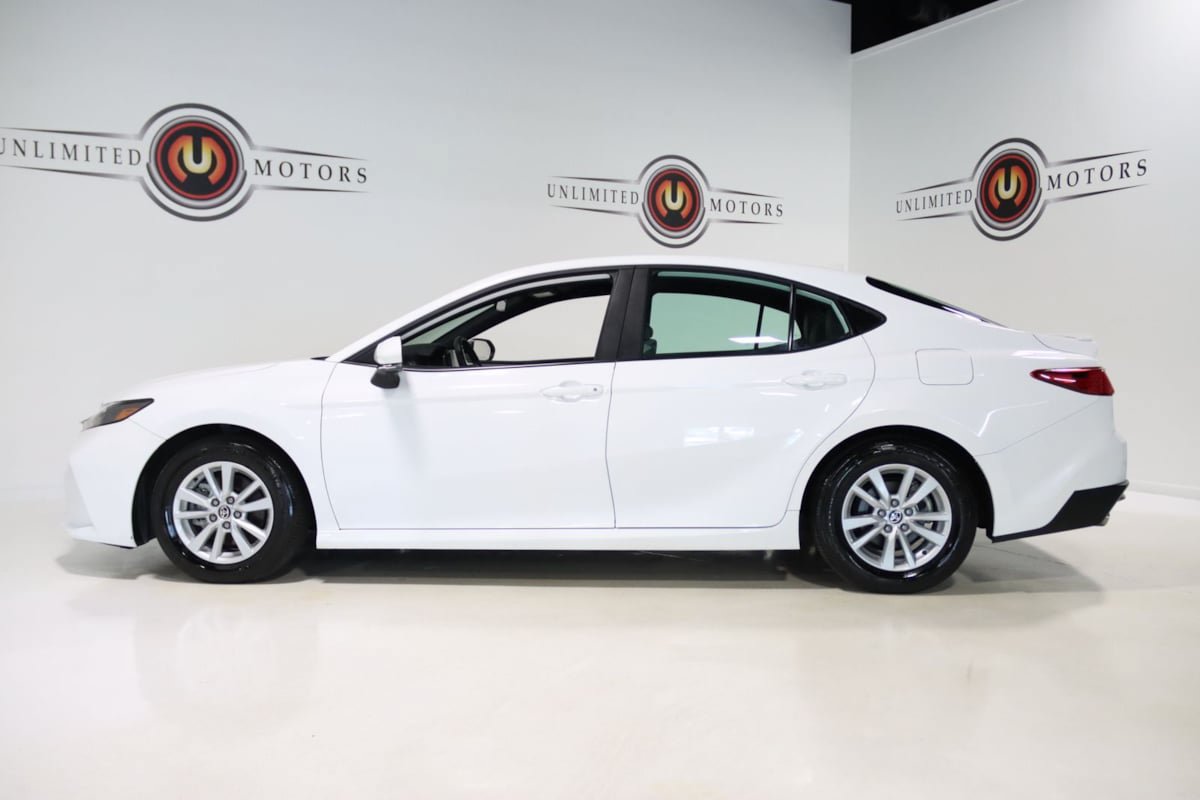 Used 2026 Toyota Camry SE FWD image 27
