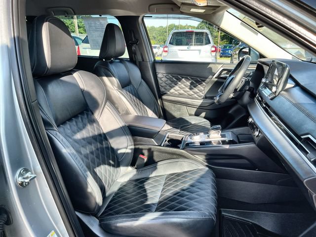 Used 2023 Mitsubishi Outlander AWD image 25
