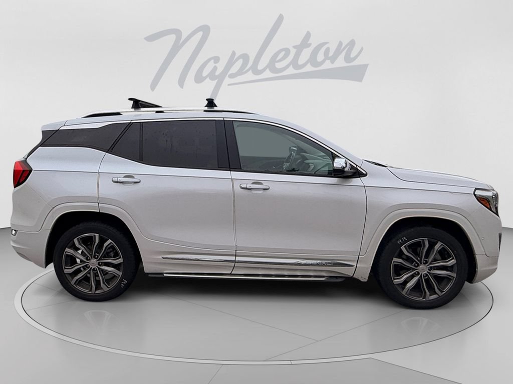 Used 2020 GMC Terrain Denali w/ Denali Premium Package AWD/4WD image 7