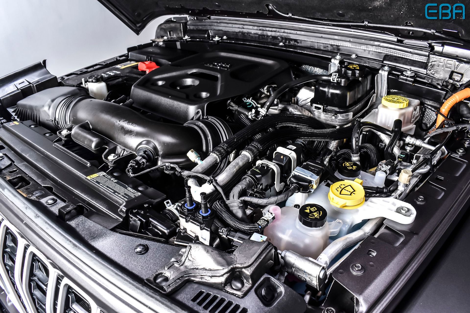 Used 2025 Jeep Wrangler Unlimited Sahara w/ Safety Group image 12