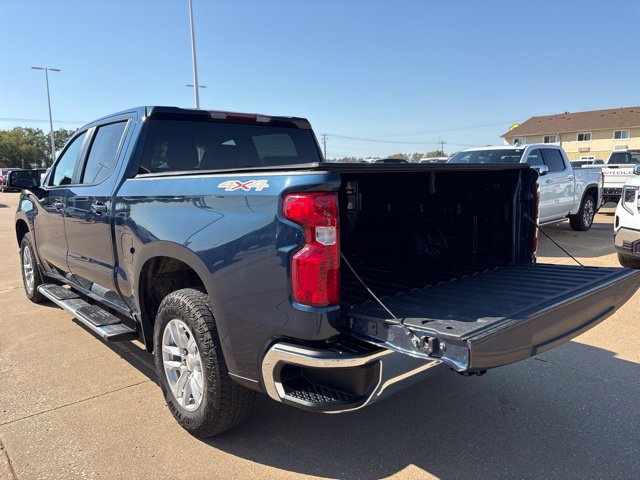 Used 2022 Chevrolet Silverado 1500 LT AWD/4WD image 7
