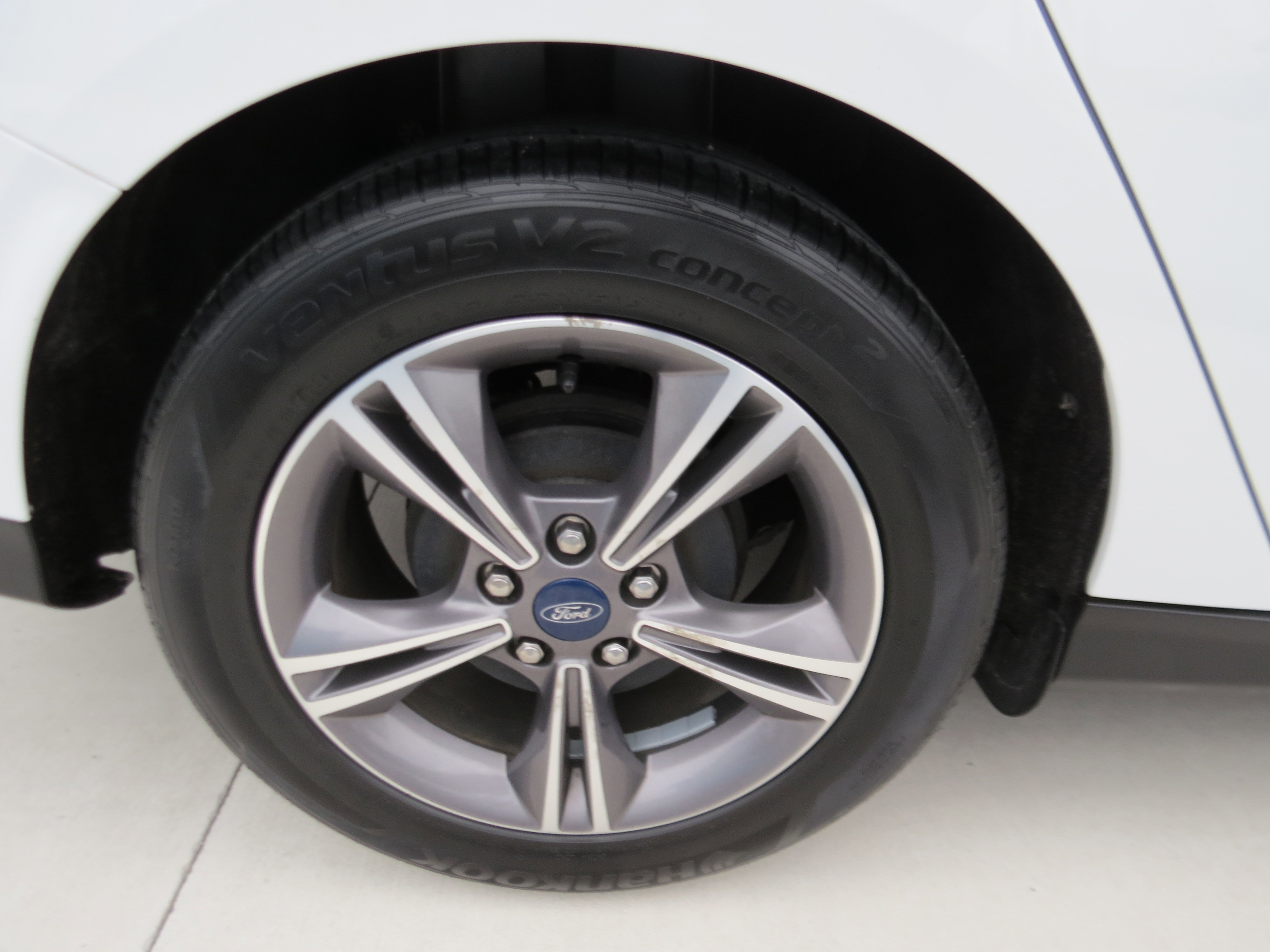 Used 2018 Ford Focus SE w/ SE Appearance Package image 10