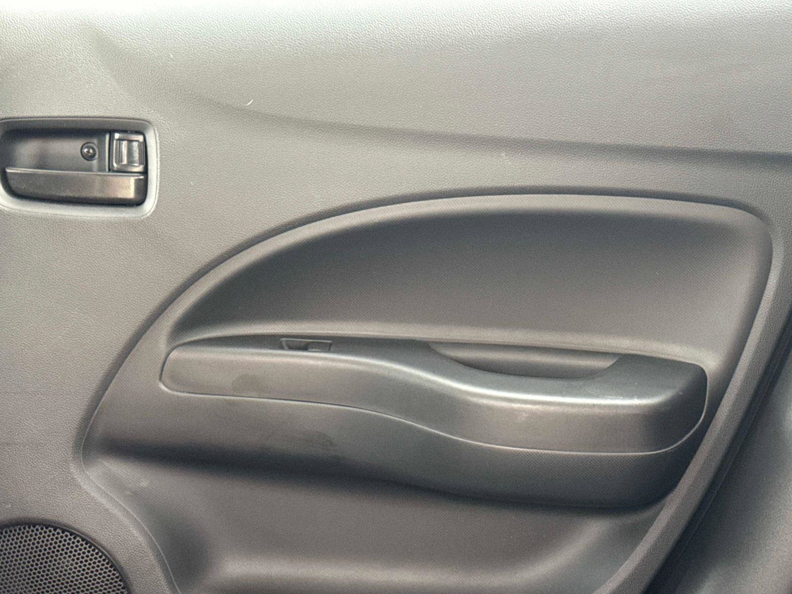 Used 2017 Mitsubishi Mirage ES image 13