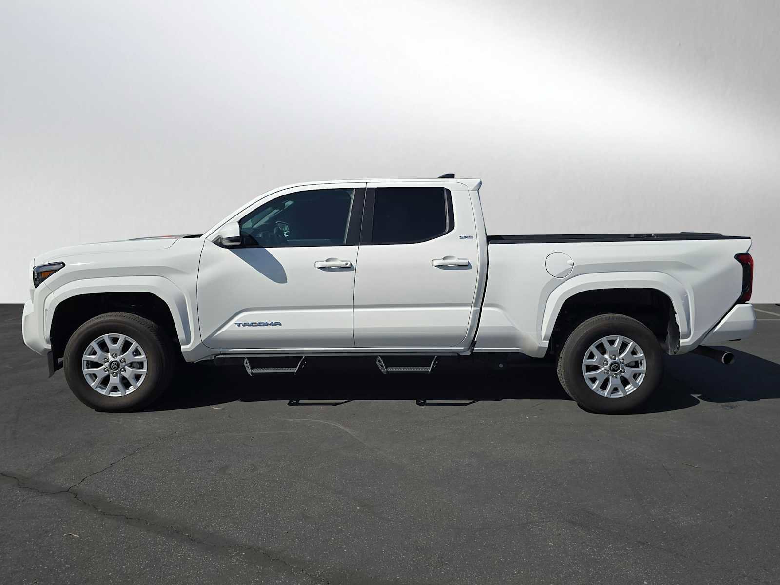 Certified 2025 Toyota Tacoma SR5 w/ SR5 Upgrade Package AWD/4WD image 6