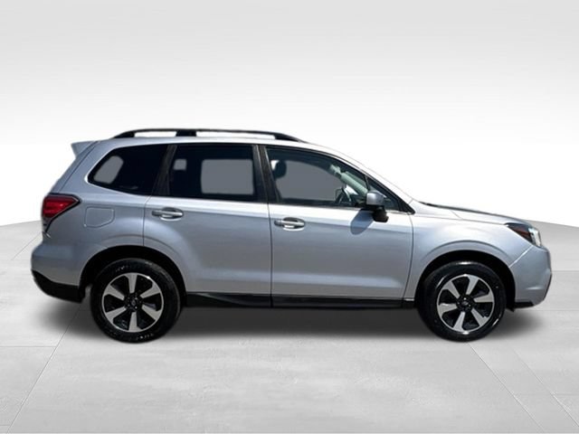 Used 2017 Subaru Forester 2.5i Premium w/ All-Weather Package AWD/4WD image 8