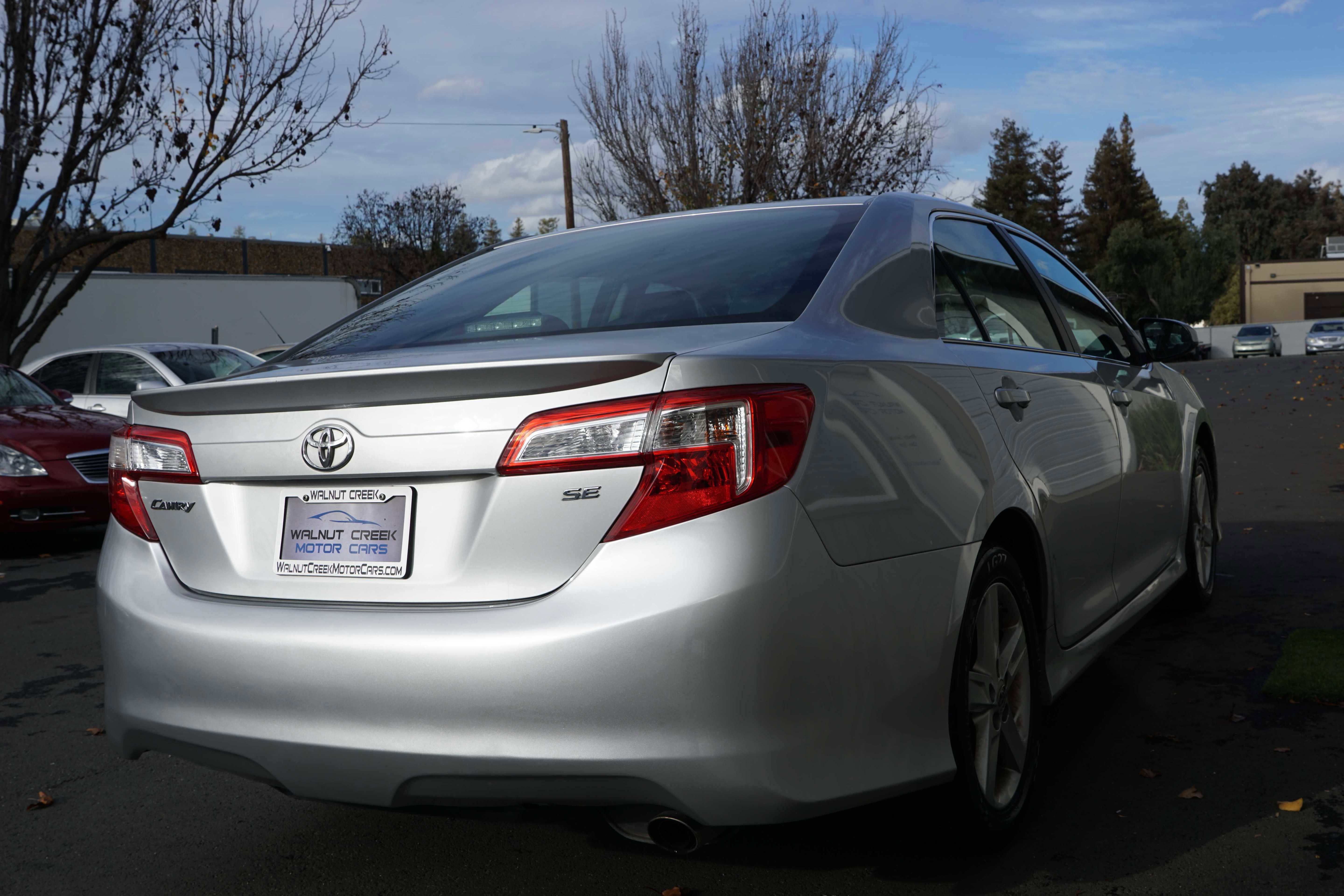 Used 2014 Toyota Camry SE image 11