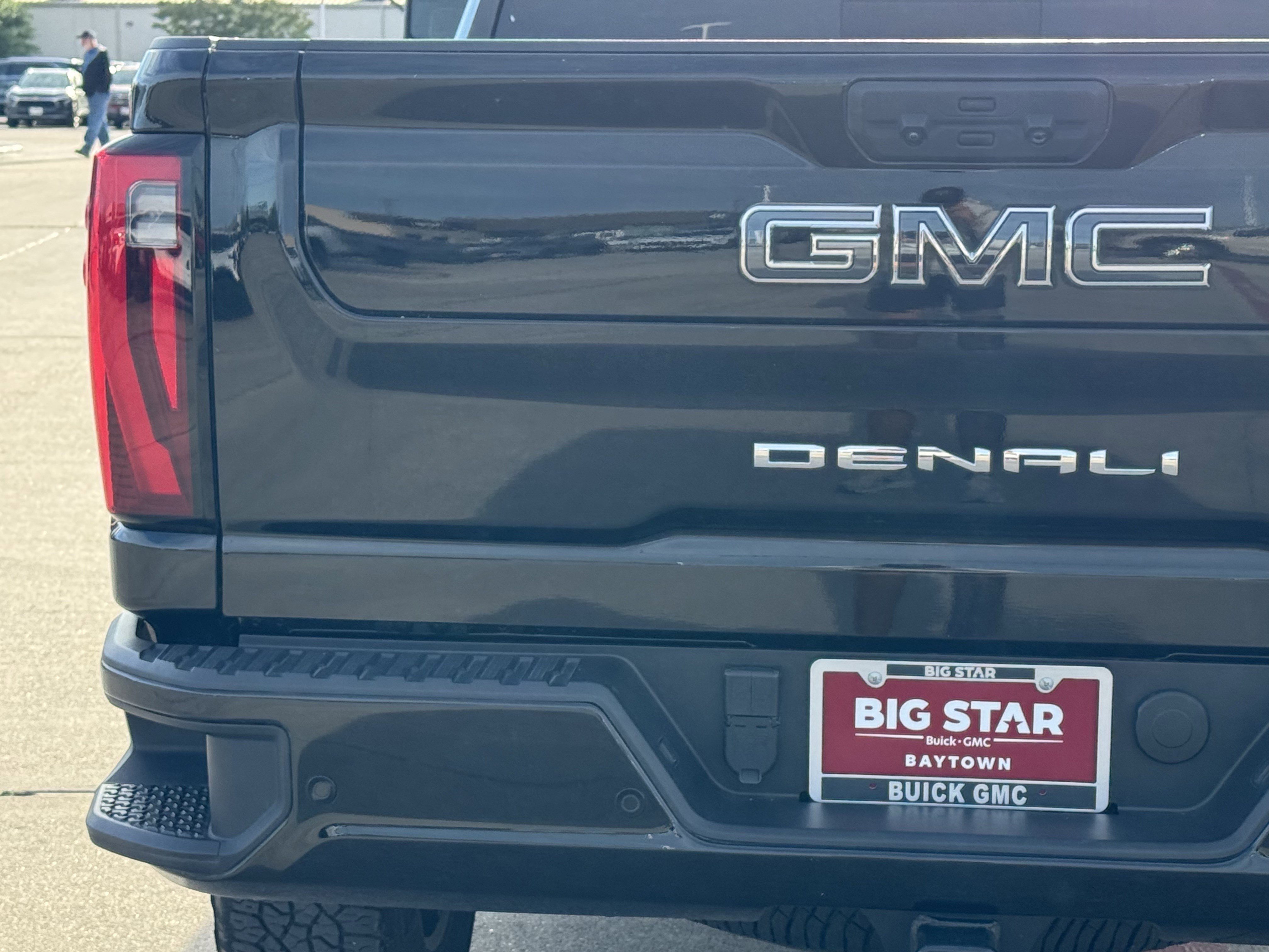 Used 2025 GMC Sierra 2500 Denali Ultimate image 11