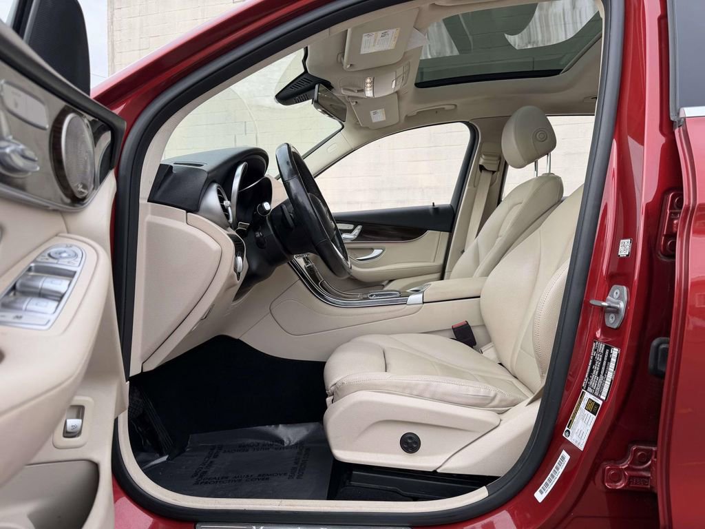Used 2021 Mercedes-Benz GLC 300 4MATIC image 27