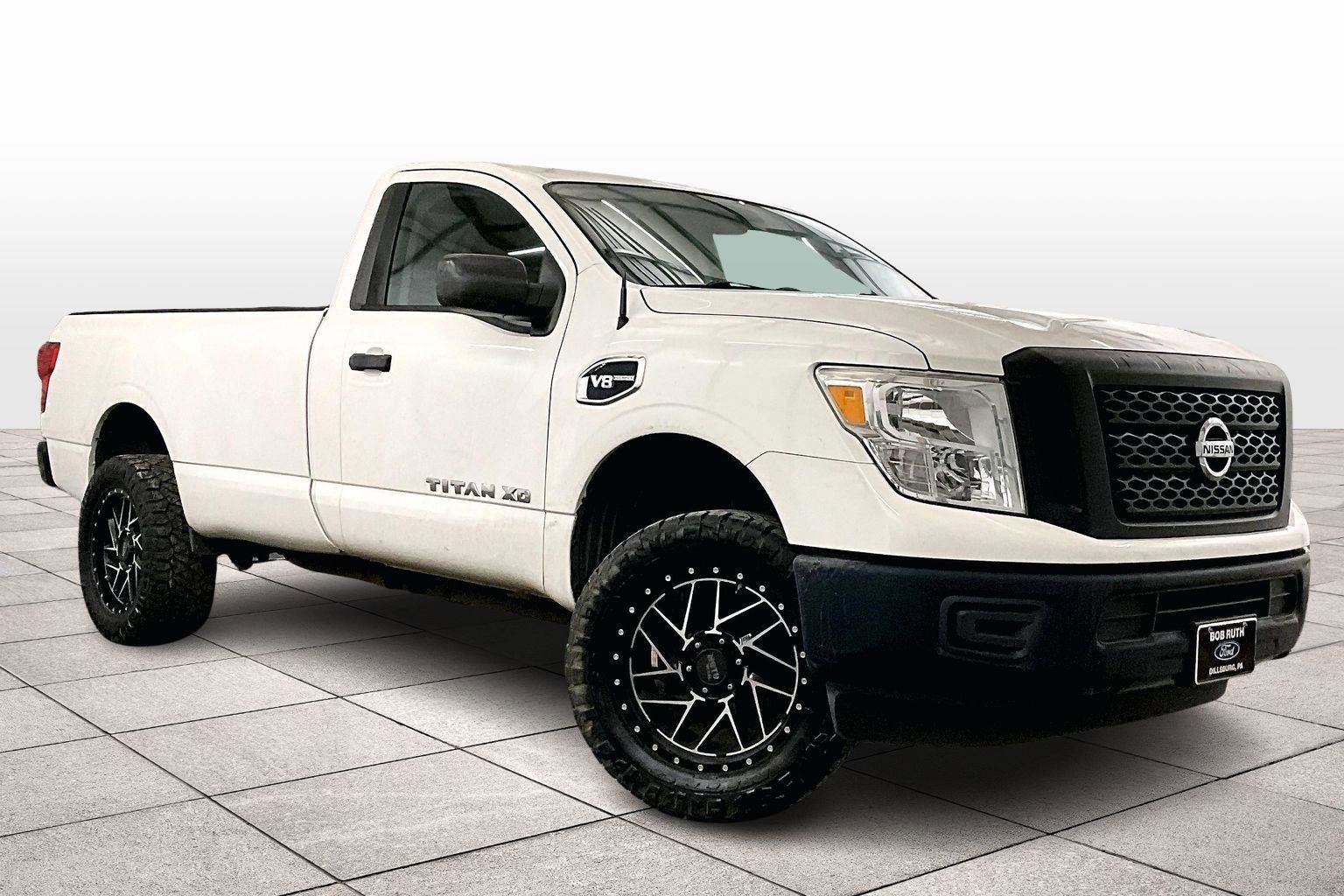 Used 2017 Nissan Titan S image 2