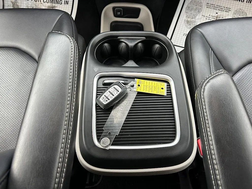 Used 2024 Chrysler Pacifica Select FWD image 21