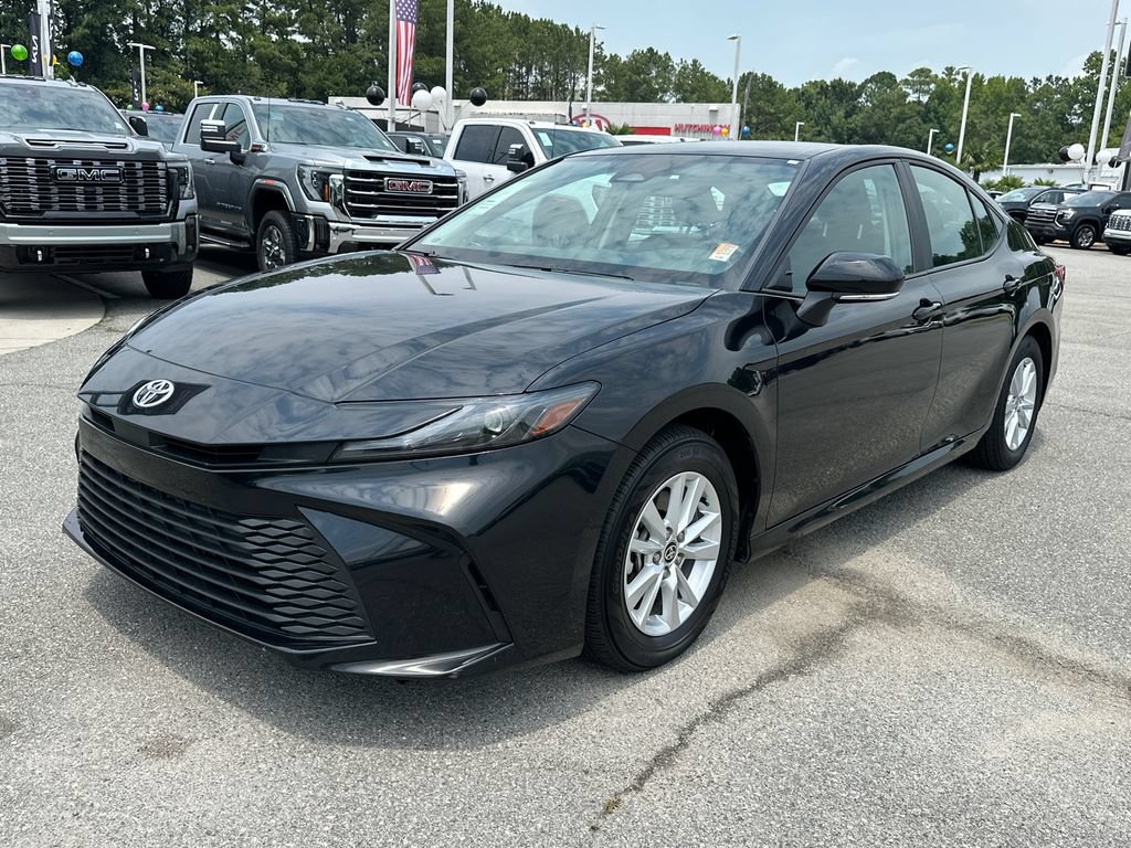 Used 2025 Toyota Camry LE AWD/4WD image 3