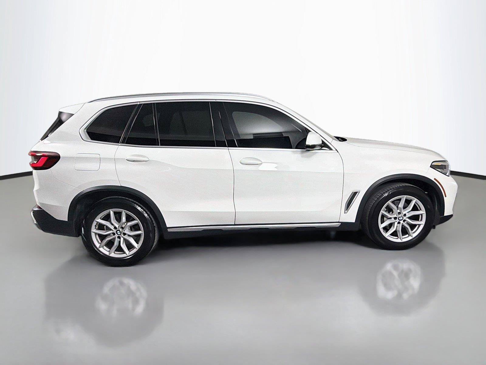 Used 2022 BMW X5 xDrive40i w/ Premium Package AWD/4WD image 4