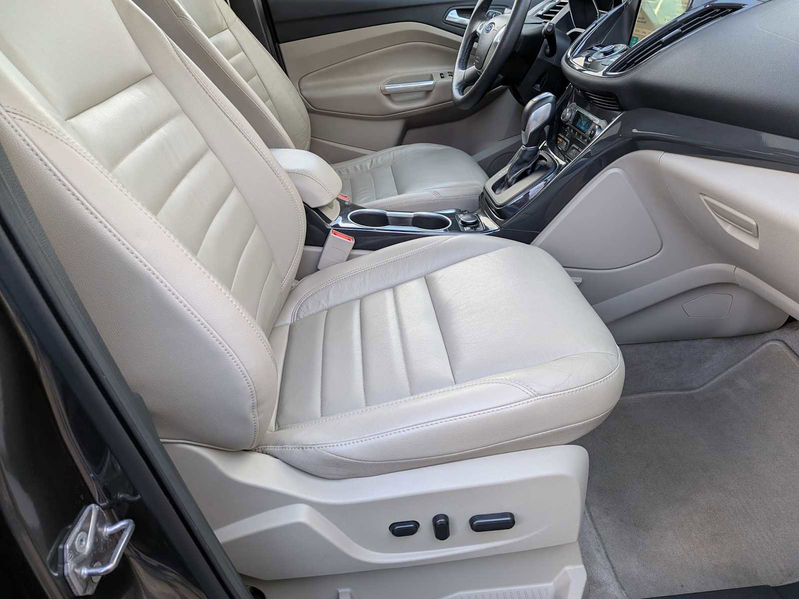 Used 2016 Ford Escape Titanium w/ Equipment Group 301A FWD image 21