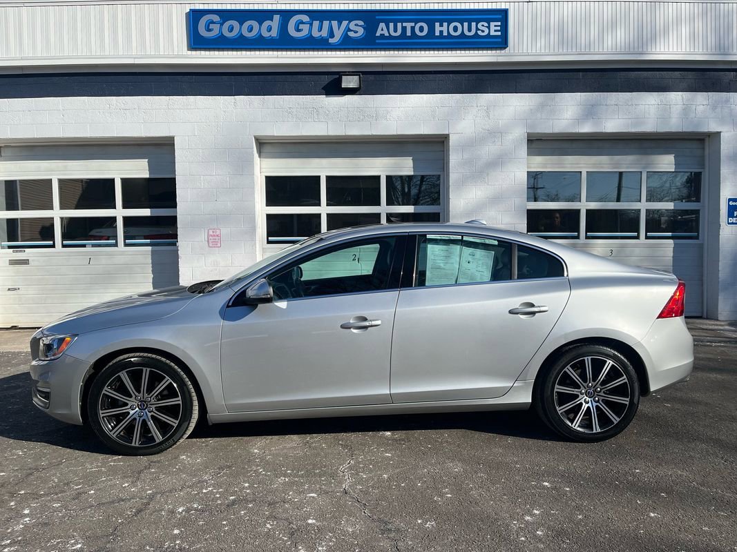 Used 2018 Volvo S60 T5 Inscription image 1