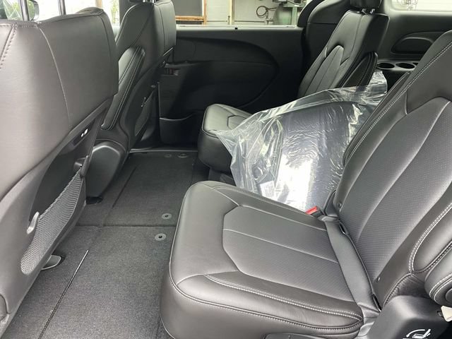 New 2027 Chrysler Pacifica Select FWD image 10