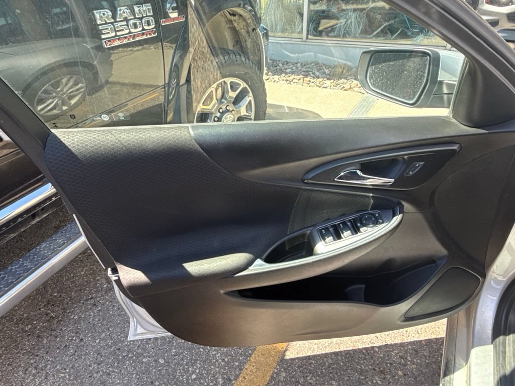 Used 2016 Chevrolet Malibu LT FWD image 11