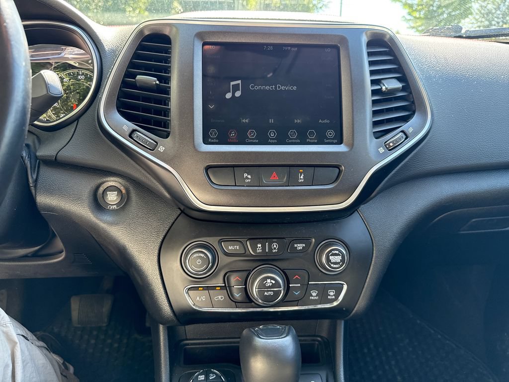 Used 2021 Jeep Cherokee Trailhawk AWD/4WD image 24
