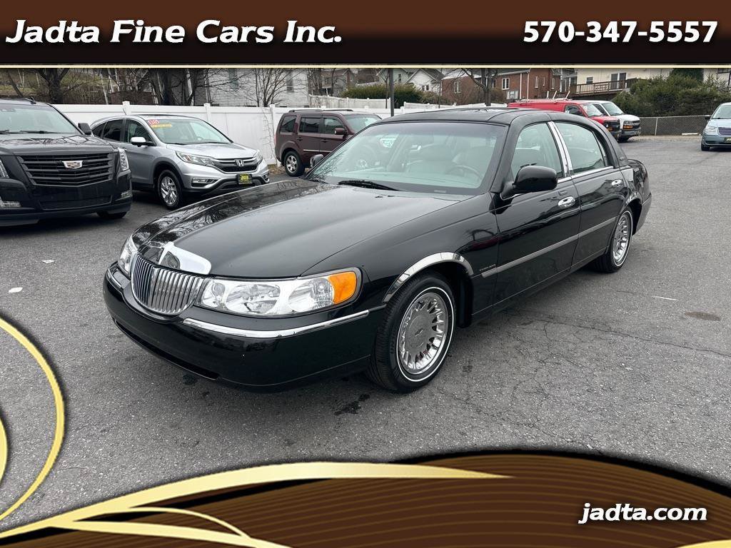 Used 2002 Lincoln Town Car Cartier RWD image 1