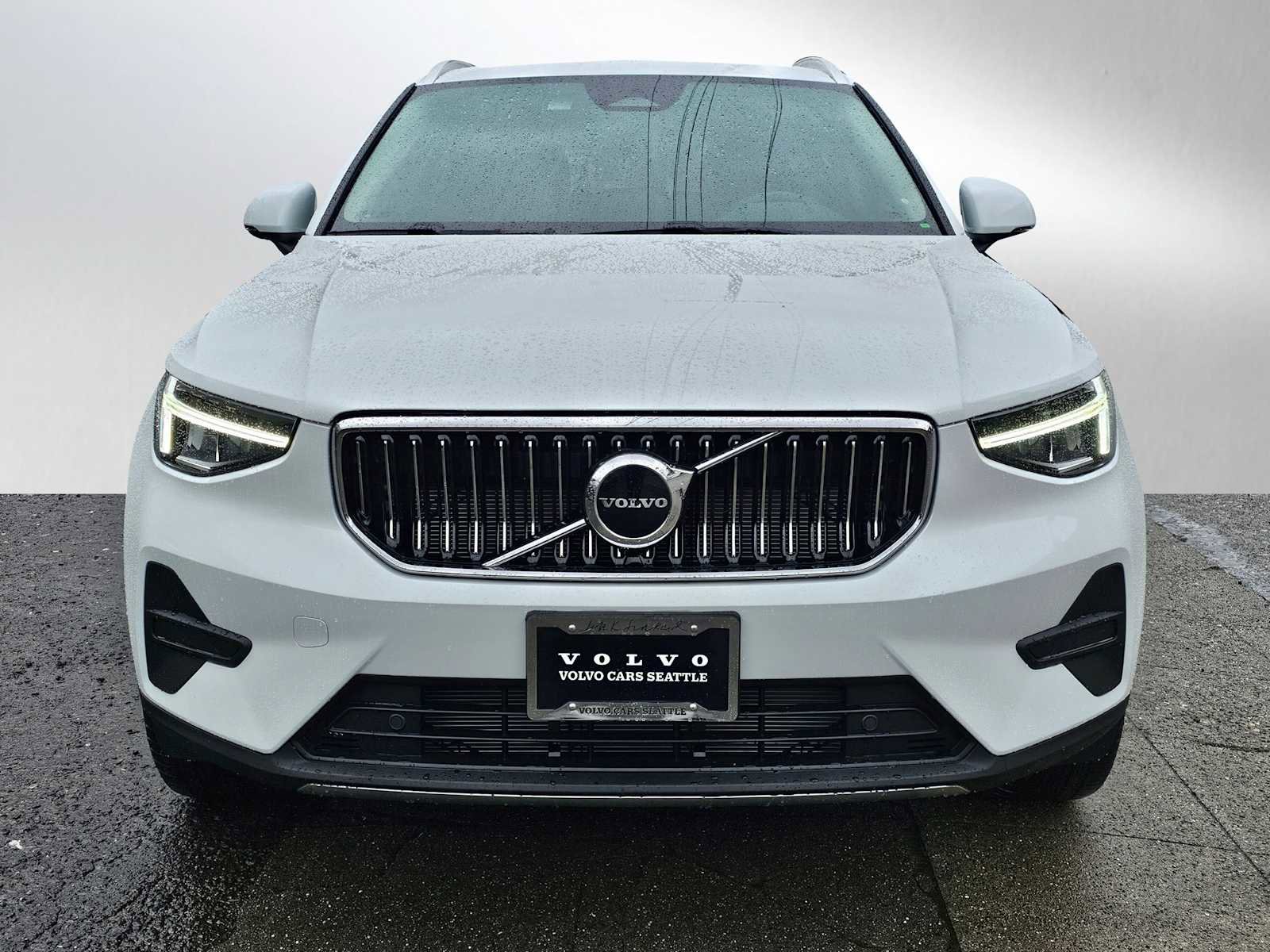 New 2025 Volvo XC40 B5 Core w/ Protection Package Premier image 2