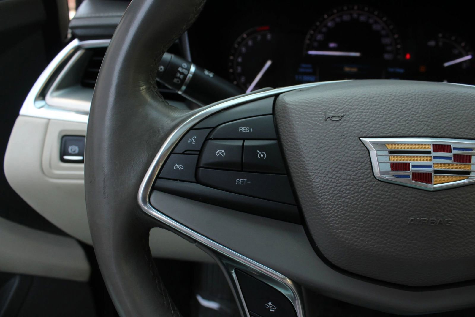 Used 2017 Cadillac XT5 Luxury w/ Driver Awareness Package AWD/4WD image 28