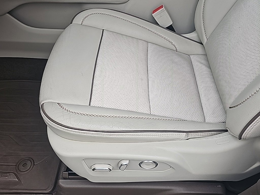 Used 2021 GMC Yukon XL Denali w/ Denali Premium Package image 13