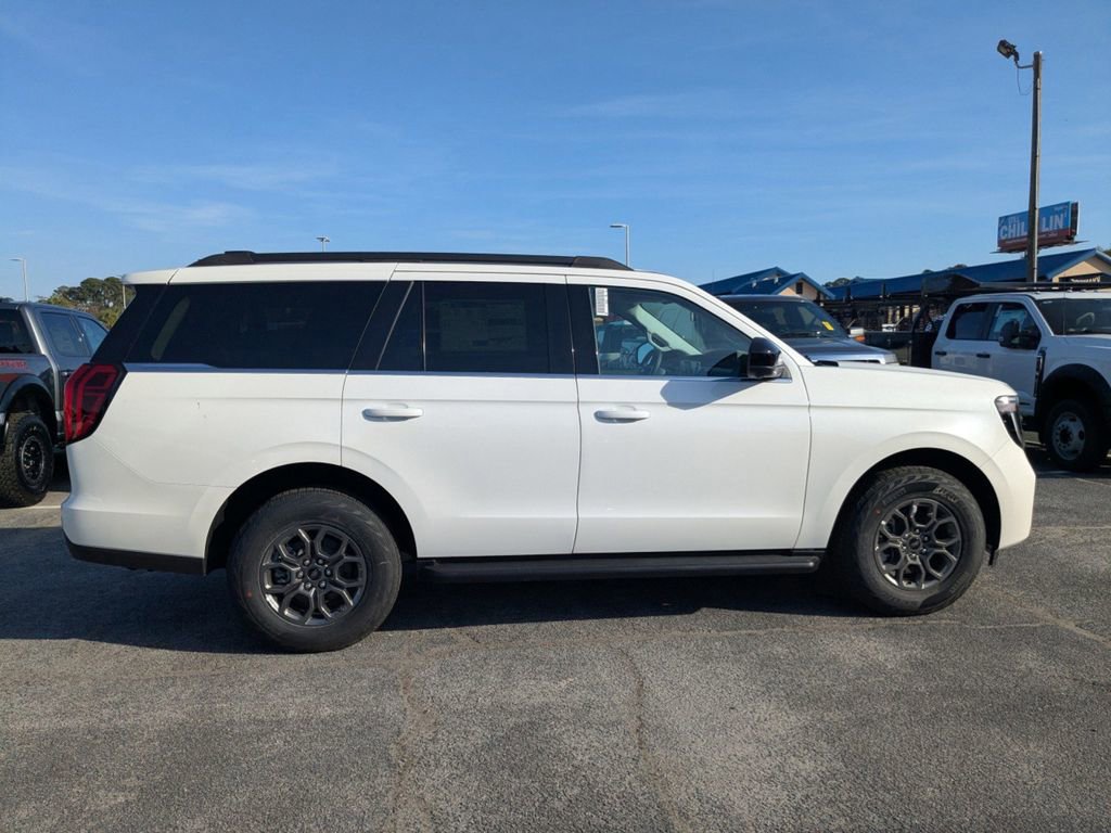 New 2025 Ford Expedition Active image 3