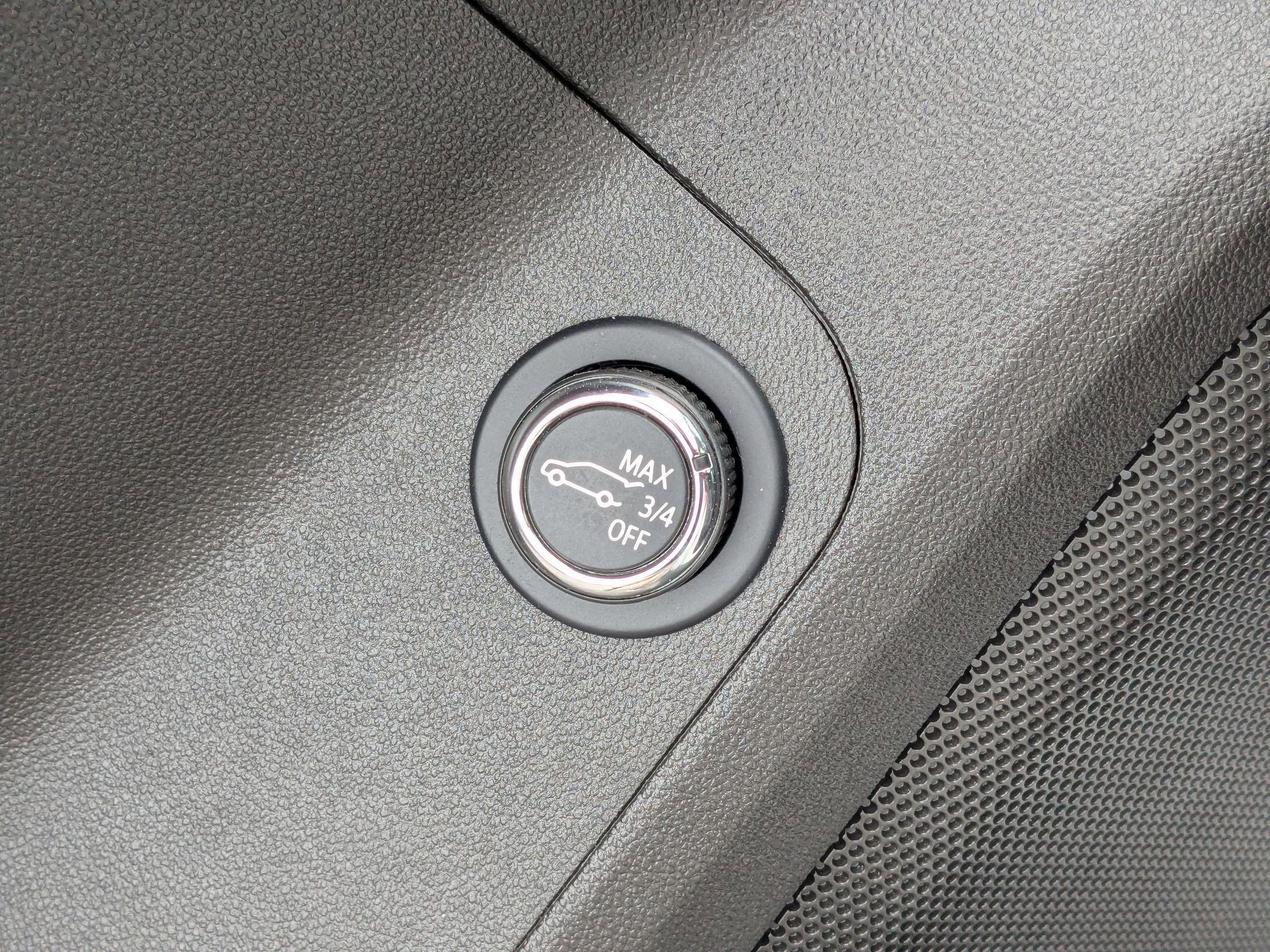 Used 2022 GMC Acadia Denali w/ Denali Technology Package image 13