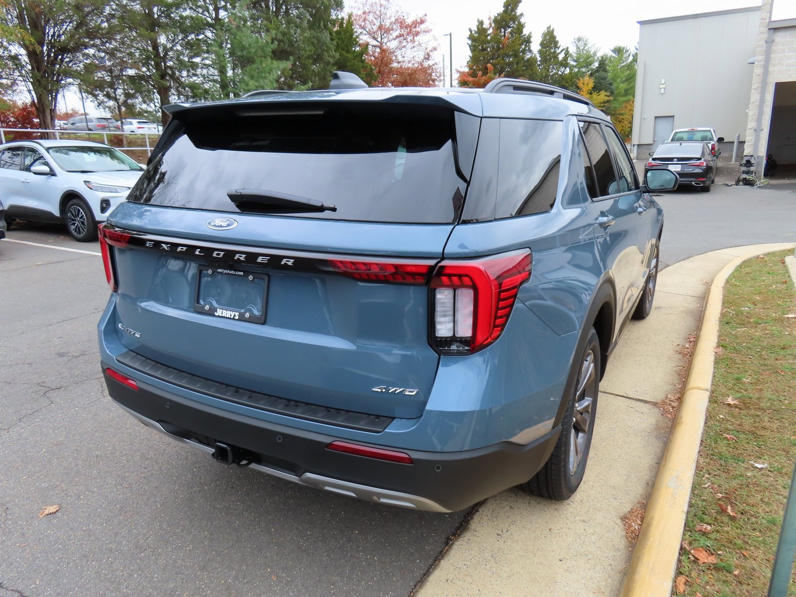New 2026 Ford Explorer Active w/ Active Comfort Package image 6