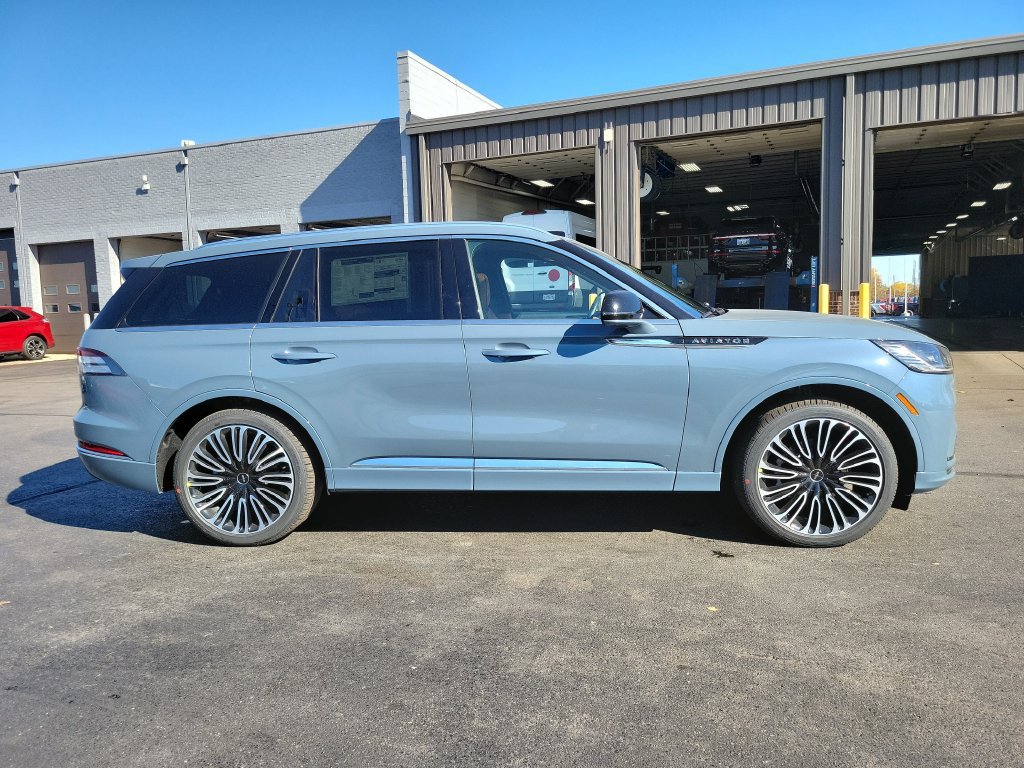 New 2027 Lincoln Aviator Black Label w/ Dynamic Handling Package AWD/4WD image 3