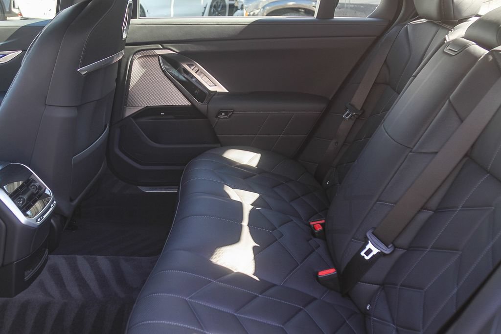 Used 2026 BMW 750e xDrive w/ Premium Package AWD/4WD image 14