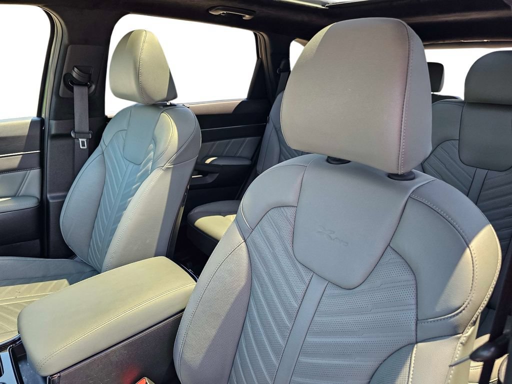 Certified 2024 Kia Sorento SX Prestige w/ Sage Leather Package AWD/4WD image 19