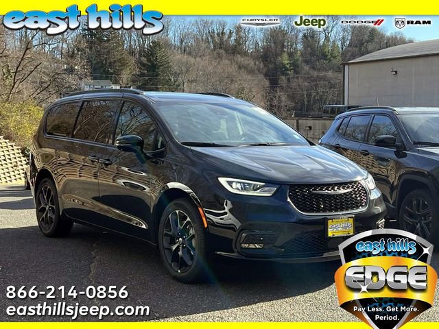 New 2026 Chrysler Pacifica Select w/ S Appearance Package image 1