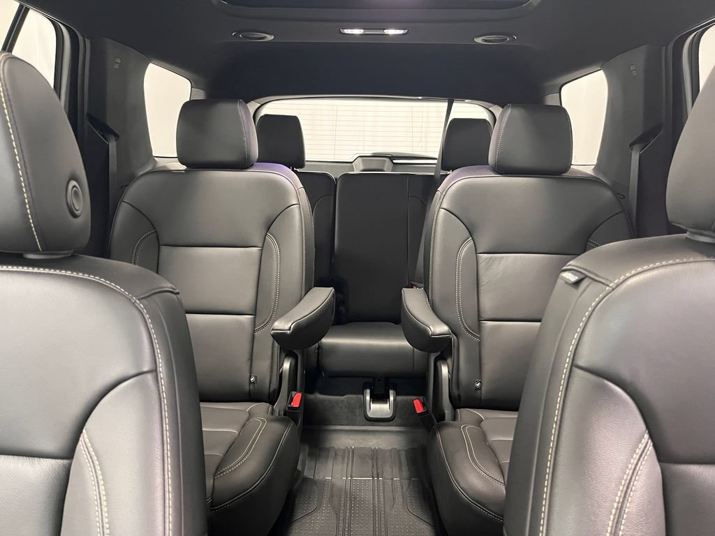 Used 2023 Chevrolet Traverse LT w/ LT Premium Package AWD/4WD image 7