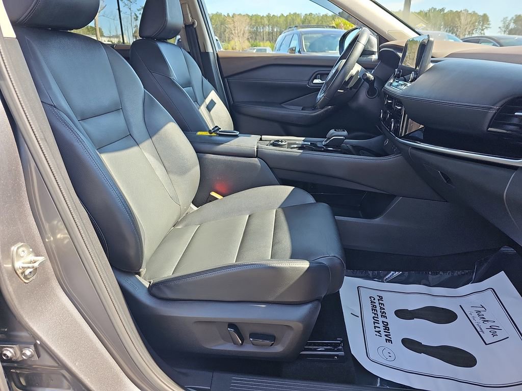 Used 2023 Nissan Rogue SL w/ SL Premium Package image 13