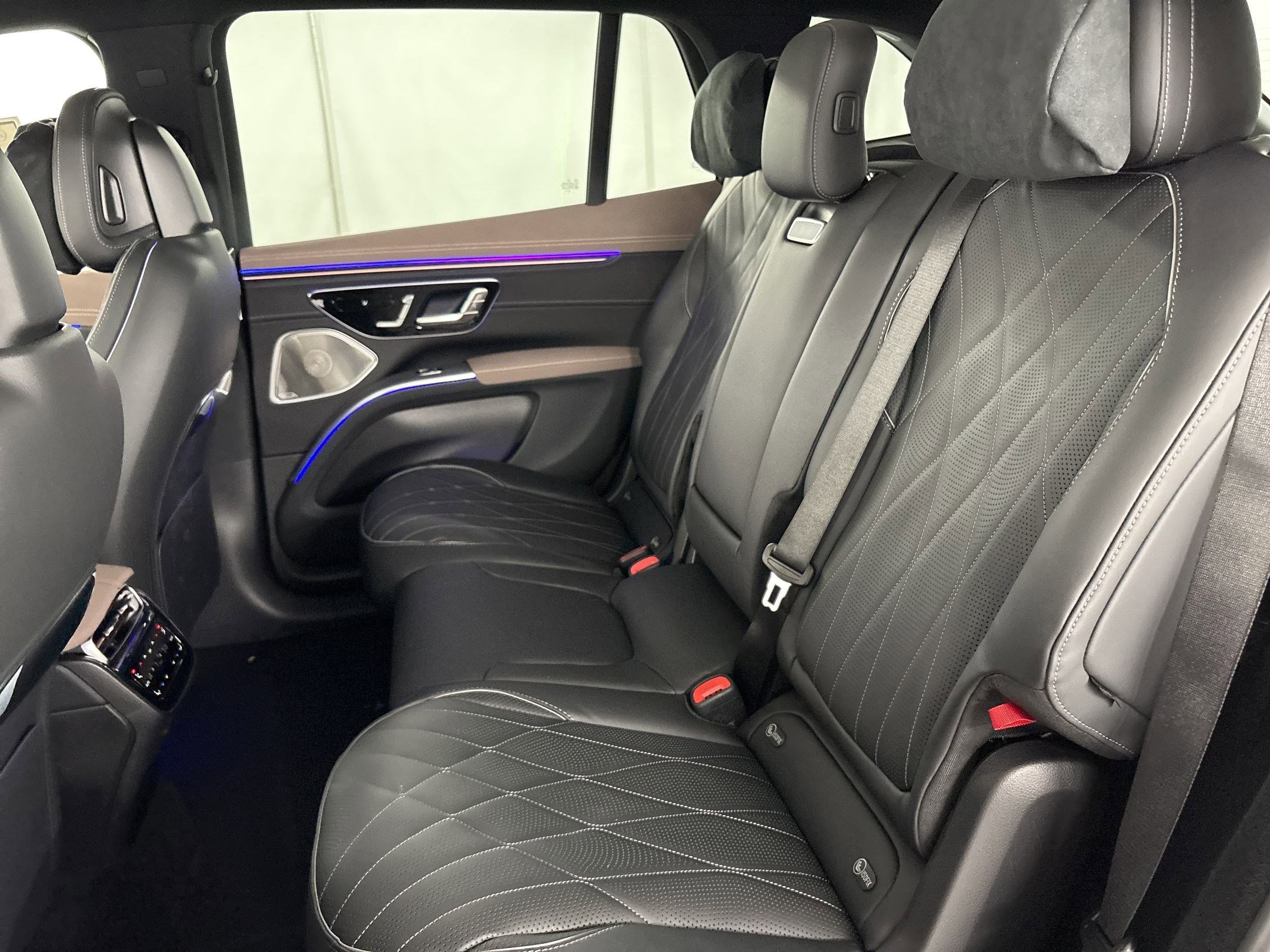 New 2026 Mercedes-Benz EQS 550 4MATIC SUV image 26