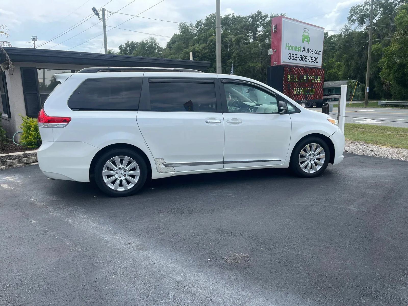 Used 2013 Toyota Sienna Limited w/ Advanced Technology Pkg FWD image 31