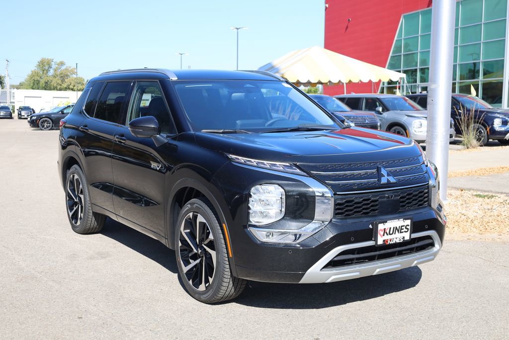 New 2025 Mitsubishi Outlander SEL image 2