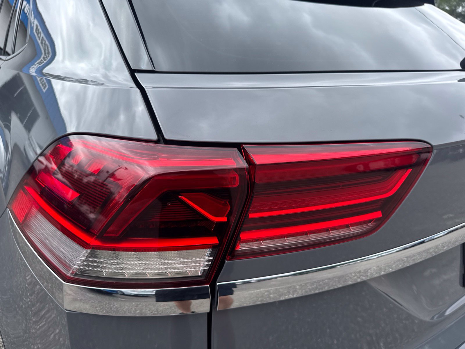 Used 2020 Volkswagen Atlas Cross Sport SE w/ Towing Package FWD image 11