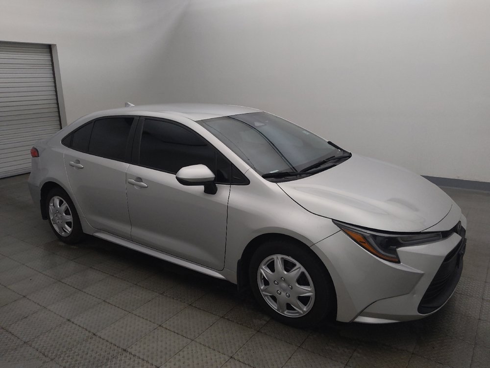 Used 2025 Toyota Corolla LE FWD image 11